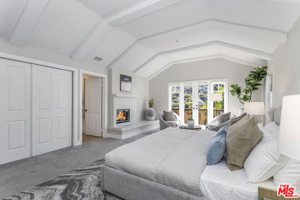 2201 Beech Knoll Road, Los Angeles, CA 90046