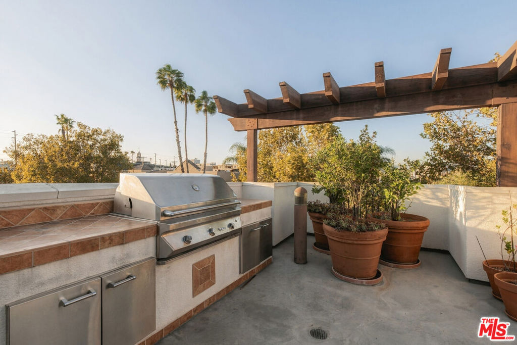 10639 Woodbridge Street, #101, North Hollywood, CA 91602
