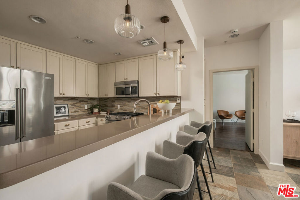 10639 Woodbridge Street, #101, North Hollywood, CA 91602