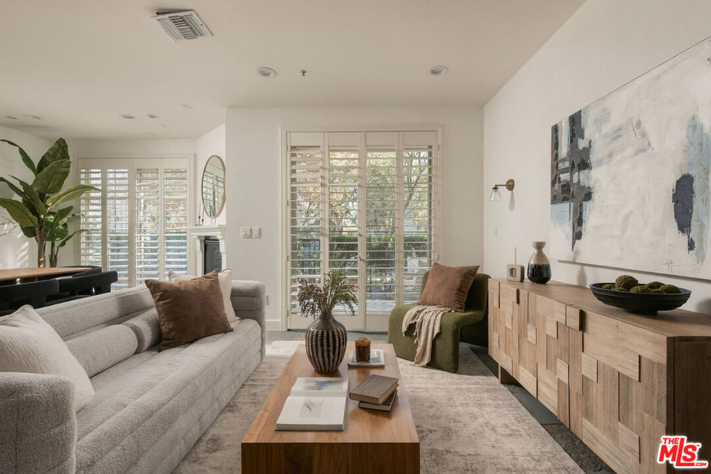 10639 Woodbridge Street, #101, North Hollywood, CA 91602