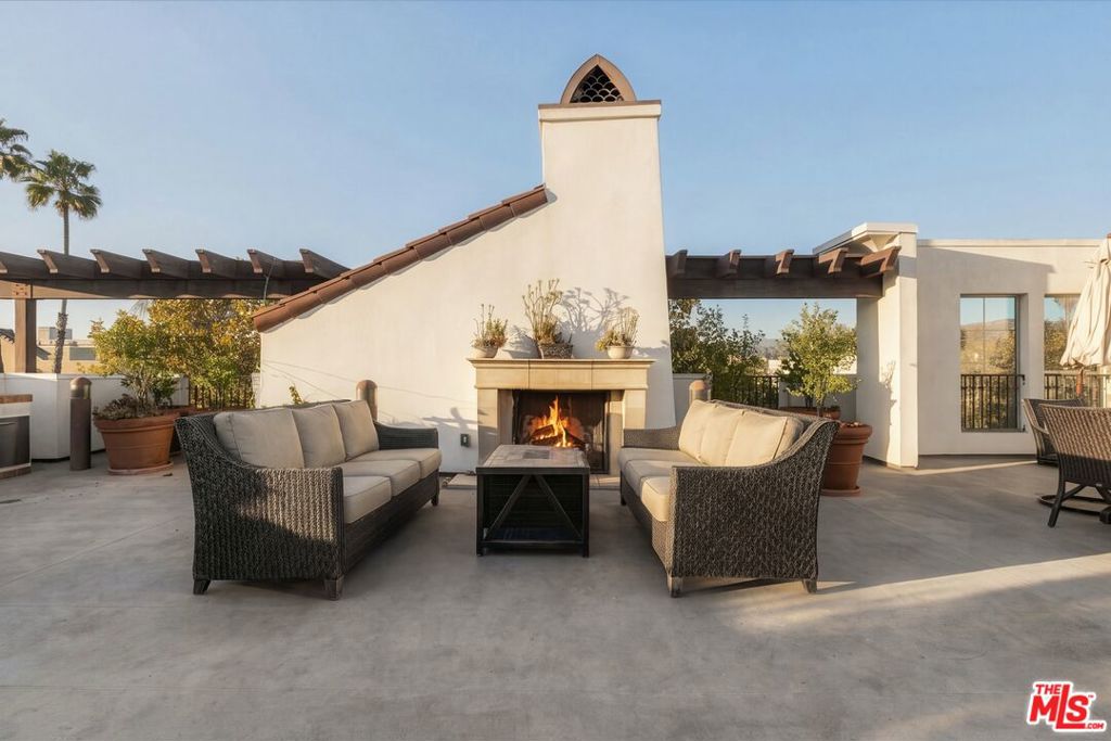 10639 Woodbridge Street, #101, North Hollywood, CA 91602