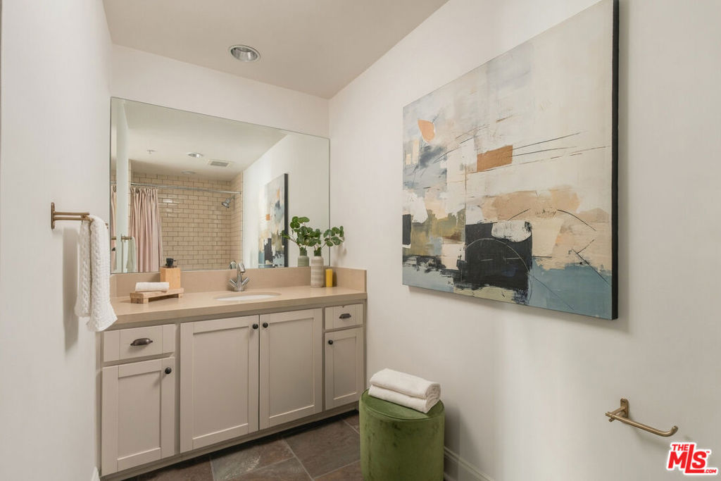 10639 Woodbridge Street, #101, North Hollywood, CA 91602