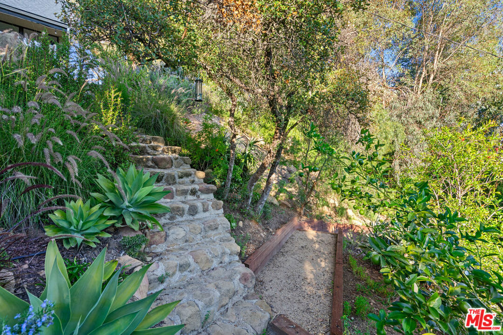 20784 Medley Lane, Topanga, CA 90290