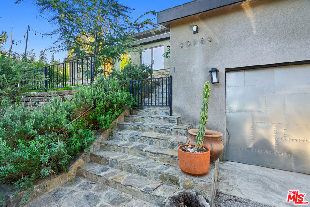 20784 Medley Lane, Topanga, CA 90290