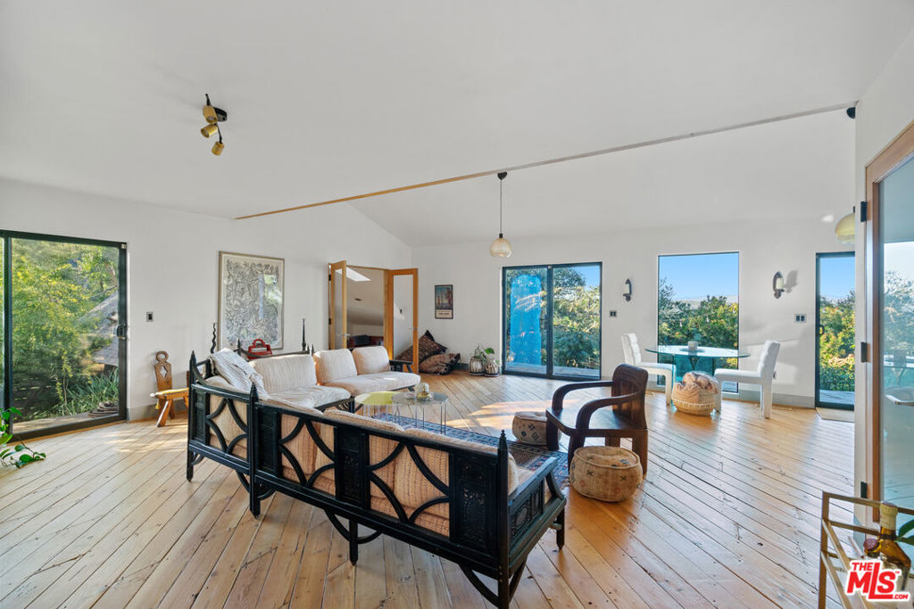 20784 Medley Lane, Topanga, CA 90290