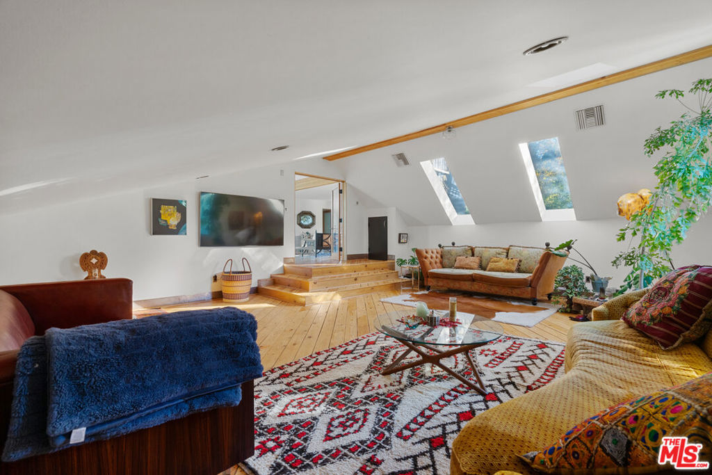 20784 Medley Lane, Topanga, CA 90290