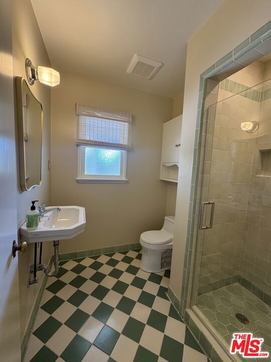 3/4 Bath [btwn Den & Kitchen]