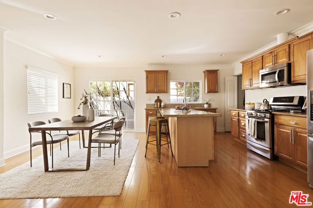 17827 Burbank Boulevard, Encino, CA 91316