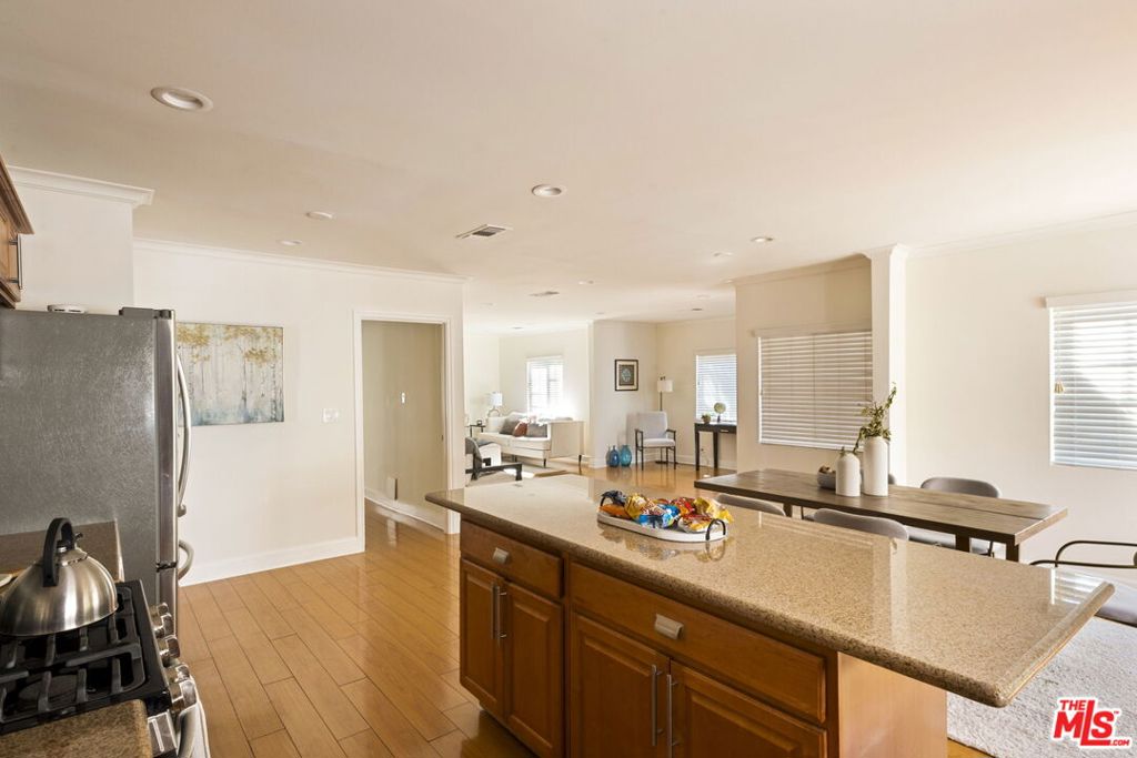 17827 Burbank Boulevard, Encino, CA 91316