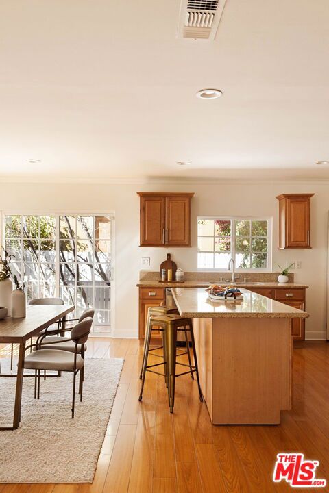 17827 Burbank Boulevard, Encino, CA 91316