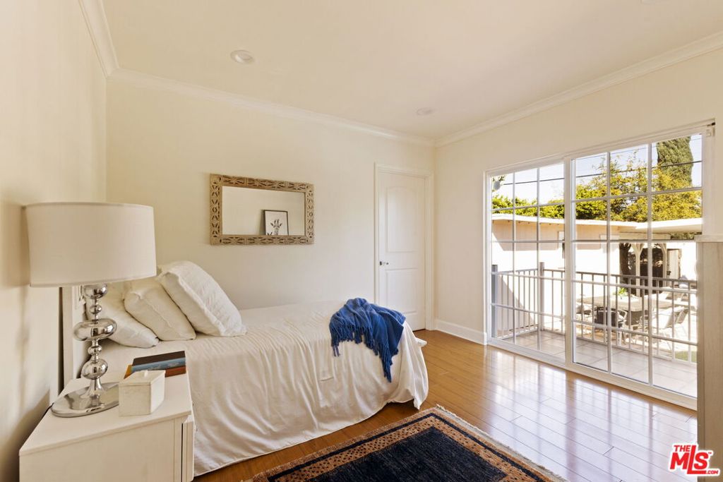 17827 Burbank Boulevard, Encino, CA 91316