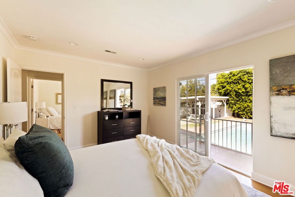17827 Burbank Boulevard, Encino, CA 91316