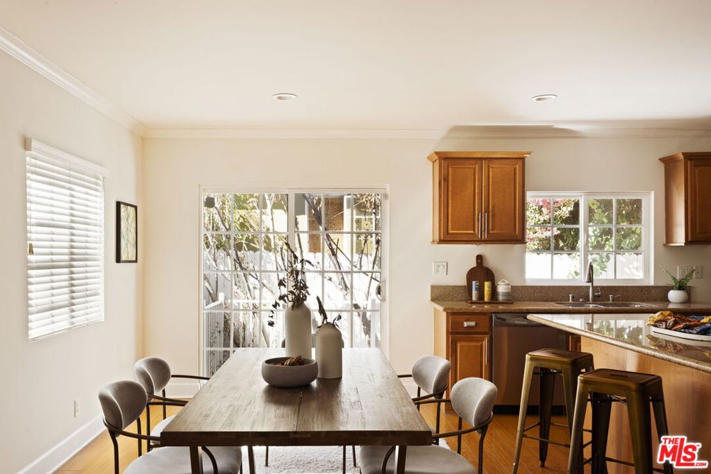 17827 Burbank Boulevard, Encino, CA 91316