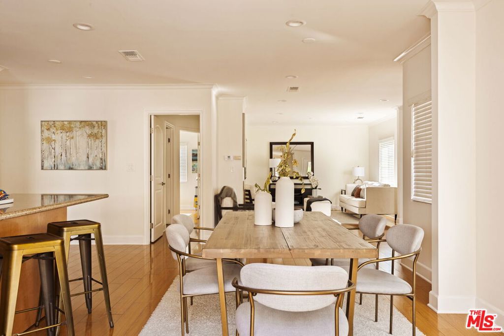 17827 Burbank Boulevard, Encino, CA 91316