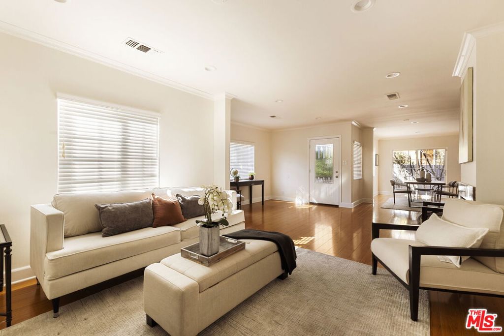 17827 Burbank Boulevard, Encino, CA 91316