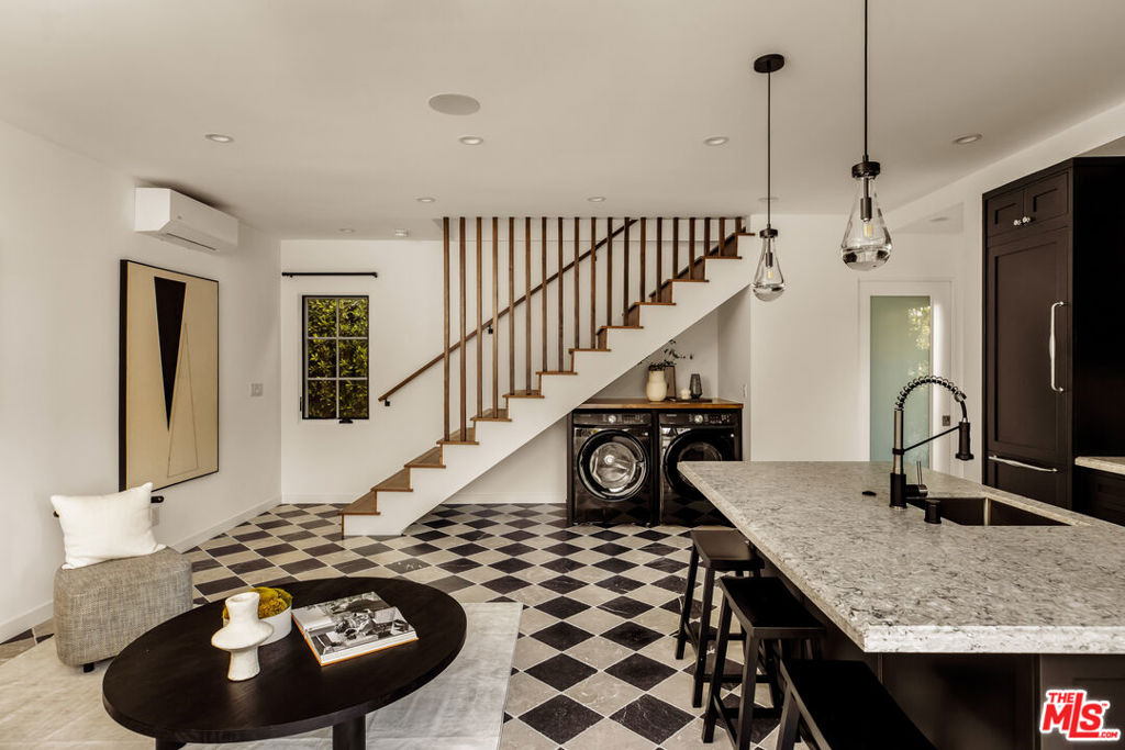 133 N La Jolla Avenue, Los Angeles, CA 90048