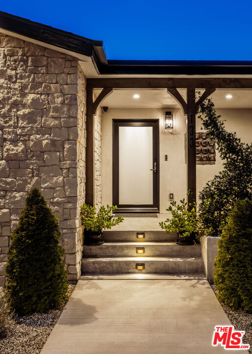 133 N La Jolla Avenue, Los Angeles, CA 90048