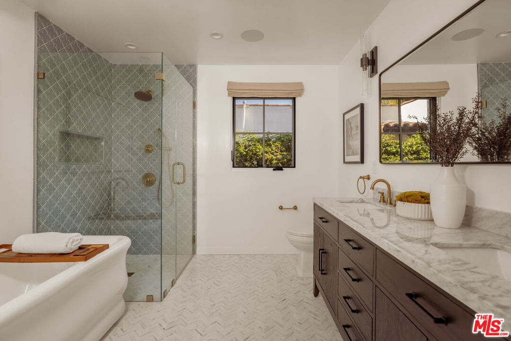 133 N La Jolla Avenue, Los Angeles, CA 90048