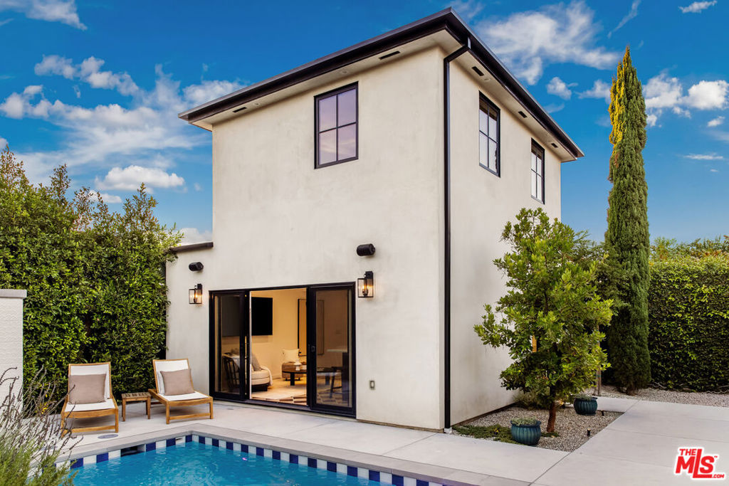 133 N La Jolla Avenue, Los Angeles, CA 90048