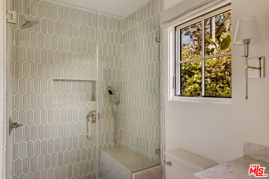 133 N La Jolla Avenue, Los Angeles, CA 90048