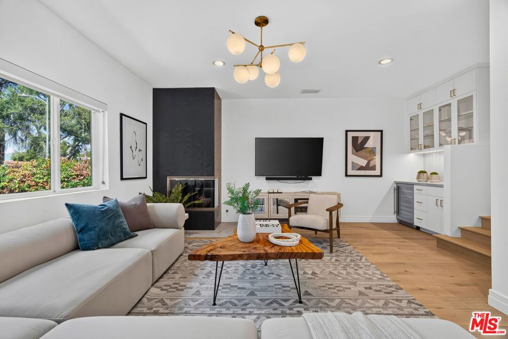 14348 Roblar Place, Sherman Oaks, CA 91423