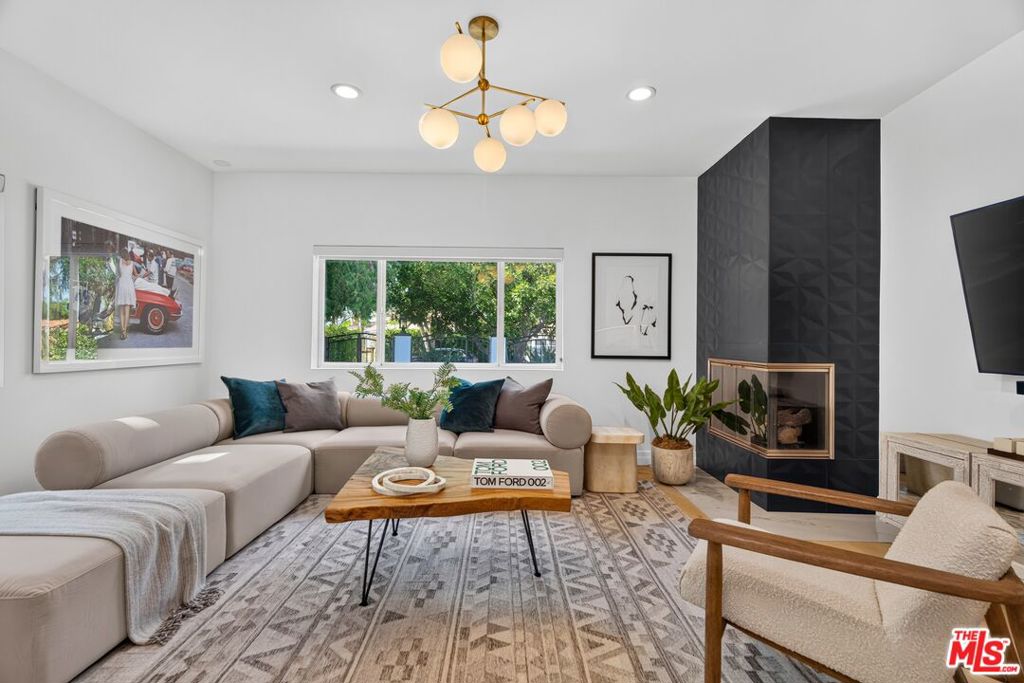 14348 Roblar Place, Sherman Oaks, CA 91423