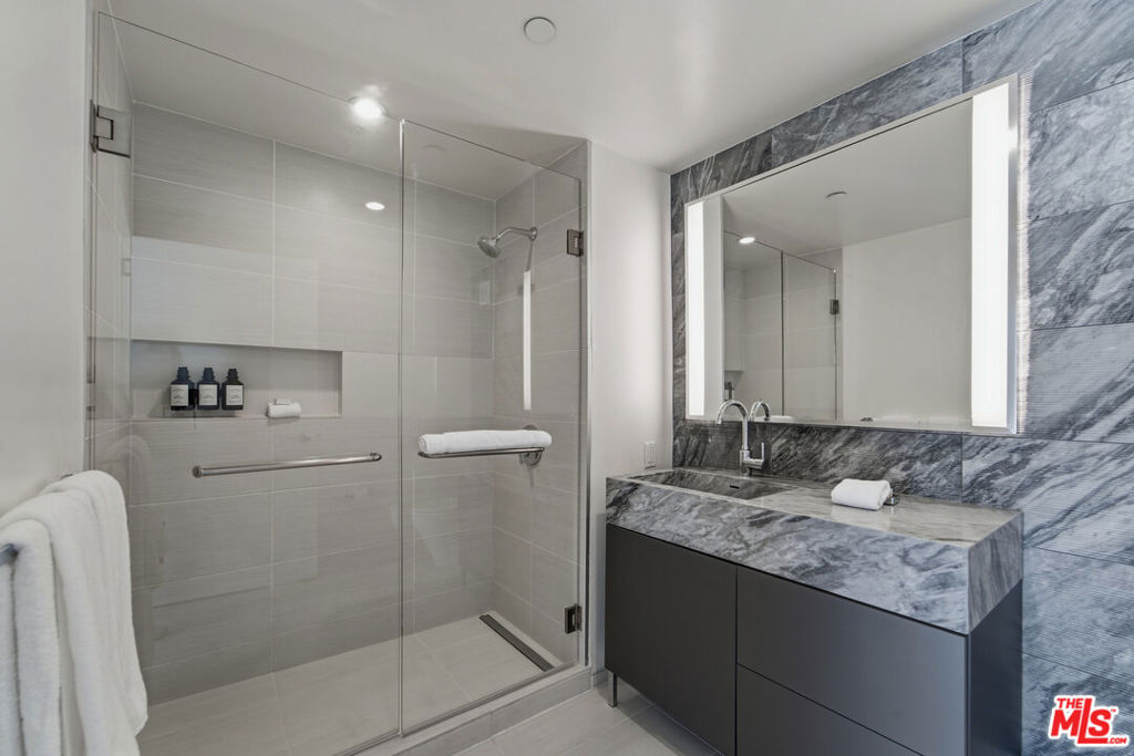 8500 W Sunset Boulevard, #708, West Hollywood, CA 90069