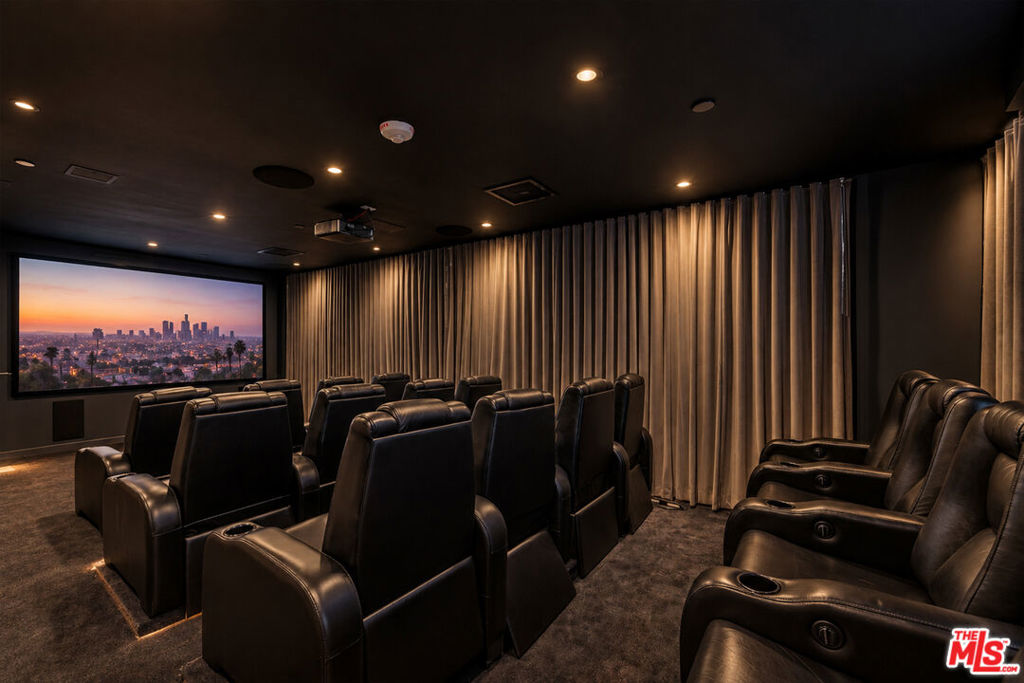 8500 W Sunset Boulevard, #713, West Hollywood, CA 90069