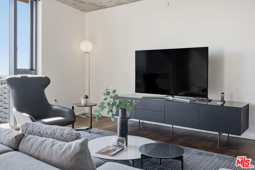 8500 W Sunset Boulevard, #713, West Hollywood, CA 90069
