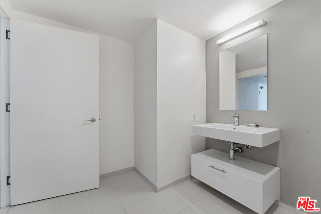8500 W Sunset Boulevard, #713, West Hollywood, CA 90069