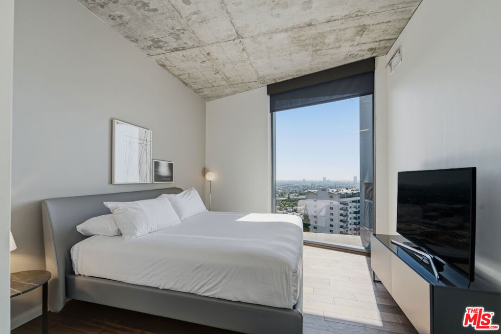 8500 W Sunset Boulevard, #713, West Hollywood, CA 90069