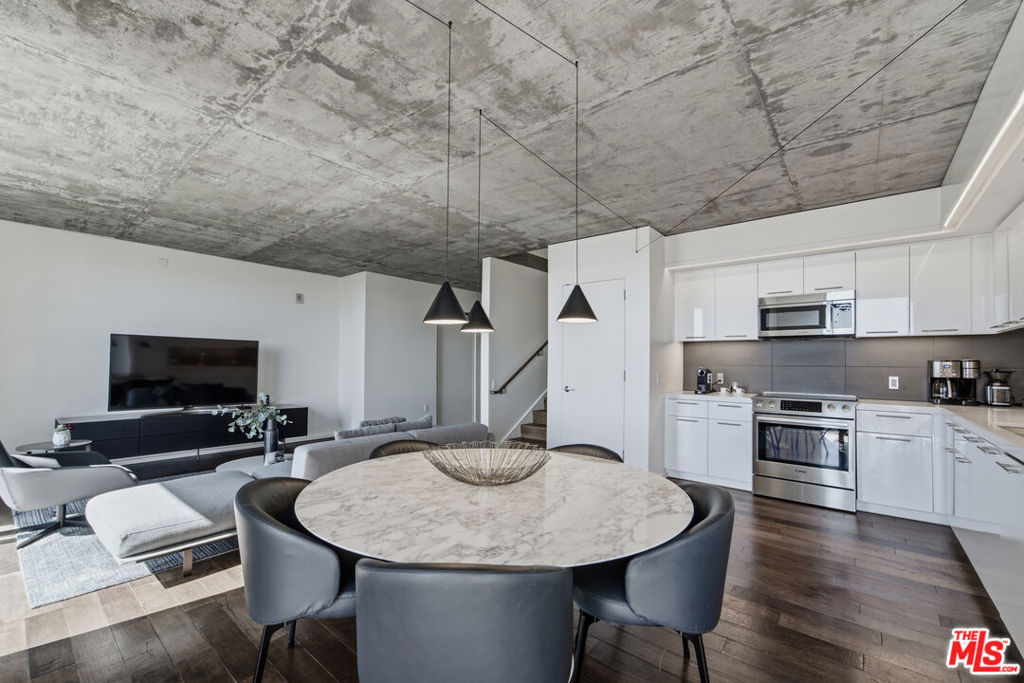 8500 W Sunset Boulevard, #713, West Hollywood, CA 90069