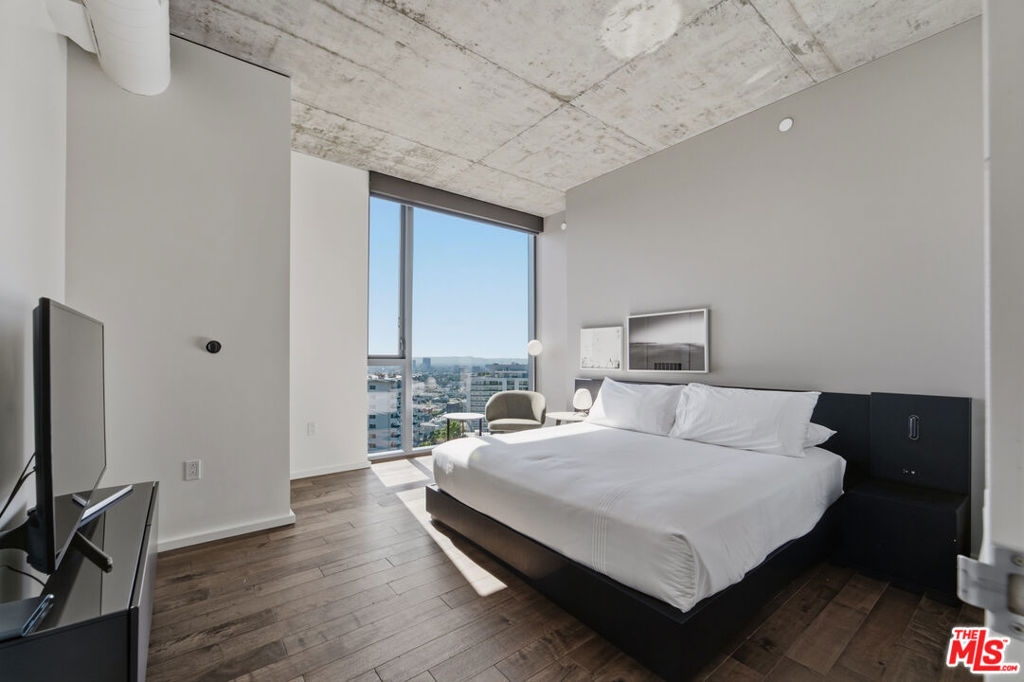 8500 W Sunset Boulevard, #713, West Hollywood, CA 90069