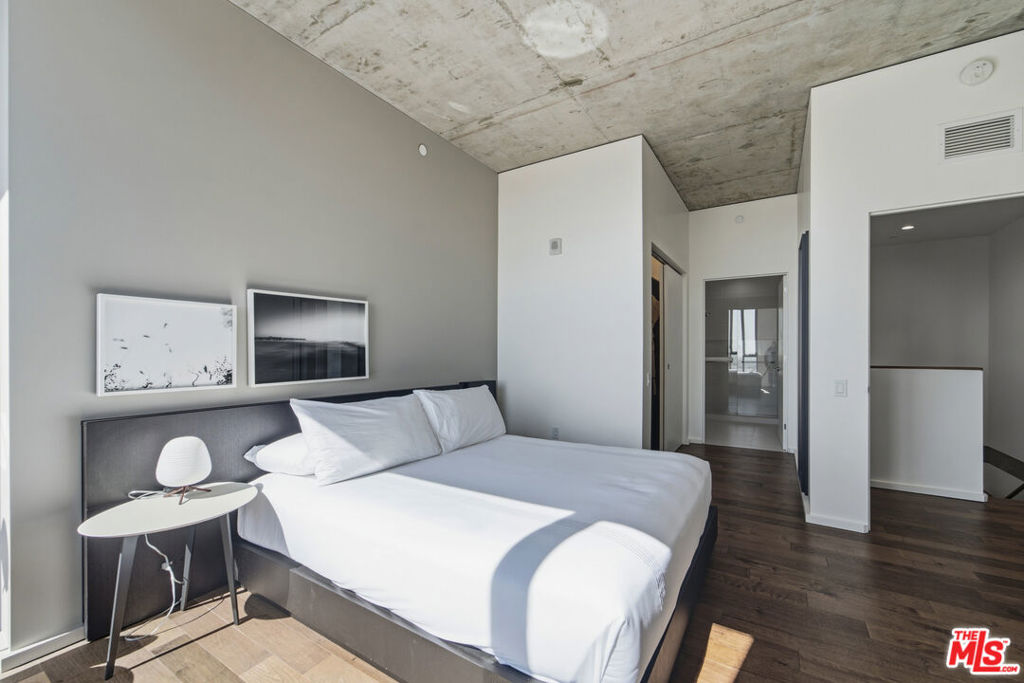 8500 W Sunset Boulevard, #713, West Hollywood, CA 90069