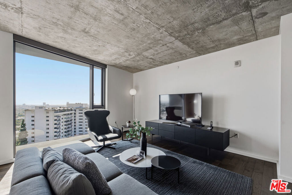 8500 W Sunset Boulevard, #713, West Hollywood, CA 90069