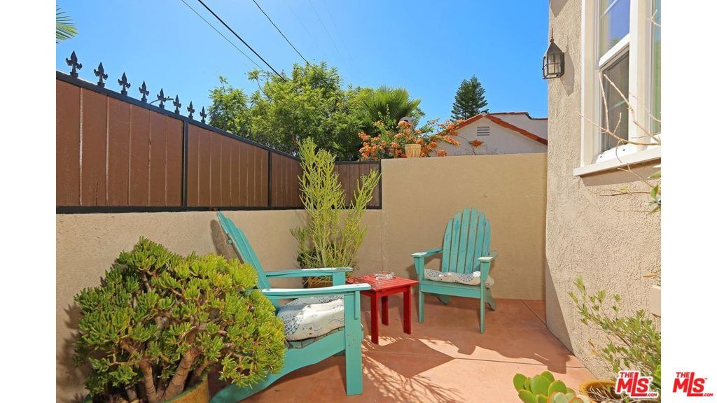 7417 CLINTON Street, Los Angeles, CA 90036 7417 CLINTON Street, Los Angeles, CA 90036