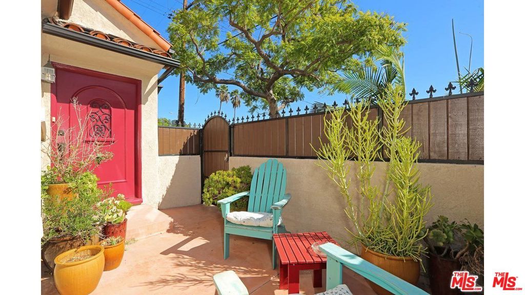7417 CLINTON Street, Los Angeles, CA 90036 7417 CLINTON Street, Los Angeles, CA 90036