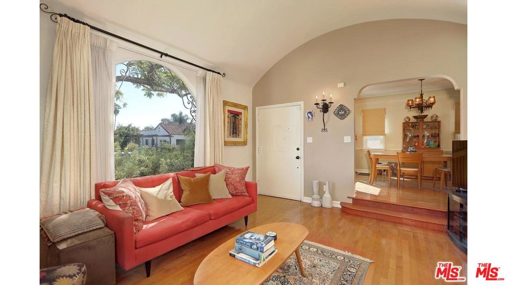 7417 CLINTON Street, Los Angeles, CA 90036 7417 CLINTON Street, Los Angeles, CA 90036