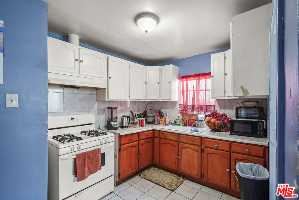5837 4th Avenue, Los Angeles, CA 90043