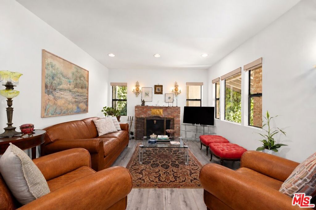 8941 Rosewood Avenue, Los Angeles, CA 90048 8941 Rosewood Avenue, Los Angeles, CA 90048