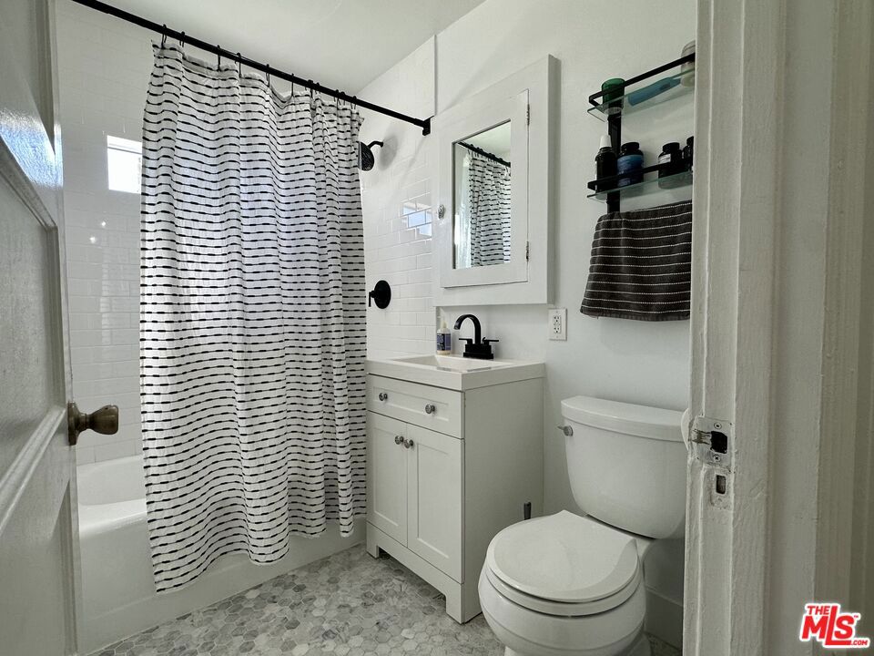 4602 6th Avenue, Los Angeles, CA 90043