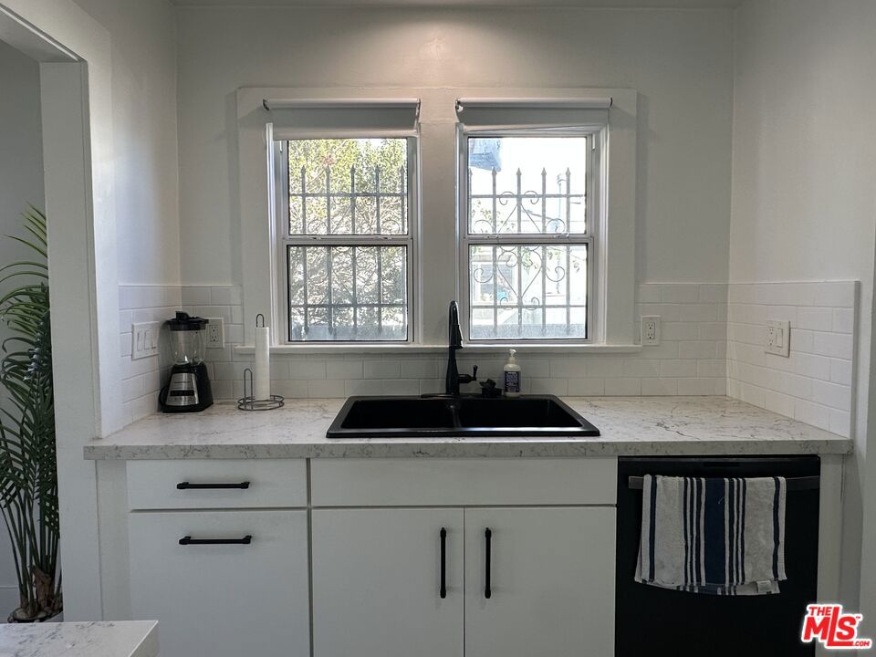 4602 6th Avenue, Los Angeles, CA 90043