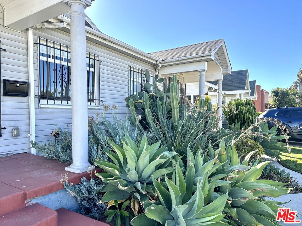 4602 6th Avenue, Los Angeles, CA 90043