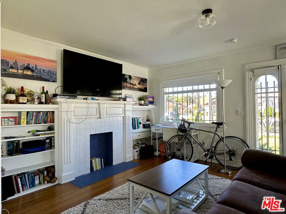 4602 6th Avenue, Los Angeles, CA 90043