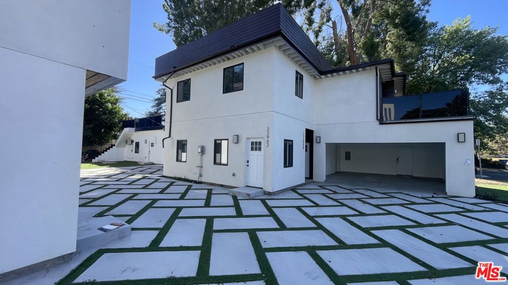 22960 Ostronic Drive, Los Angeles, CA 91367