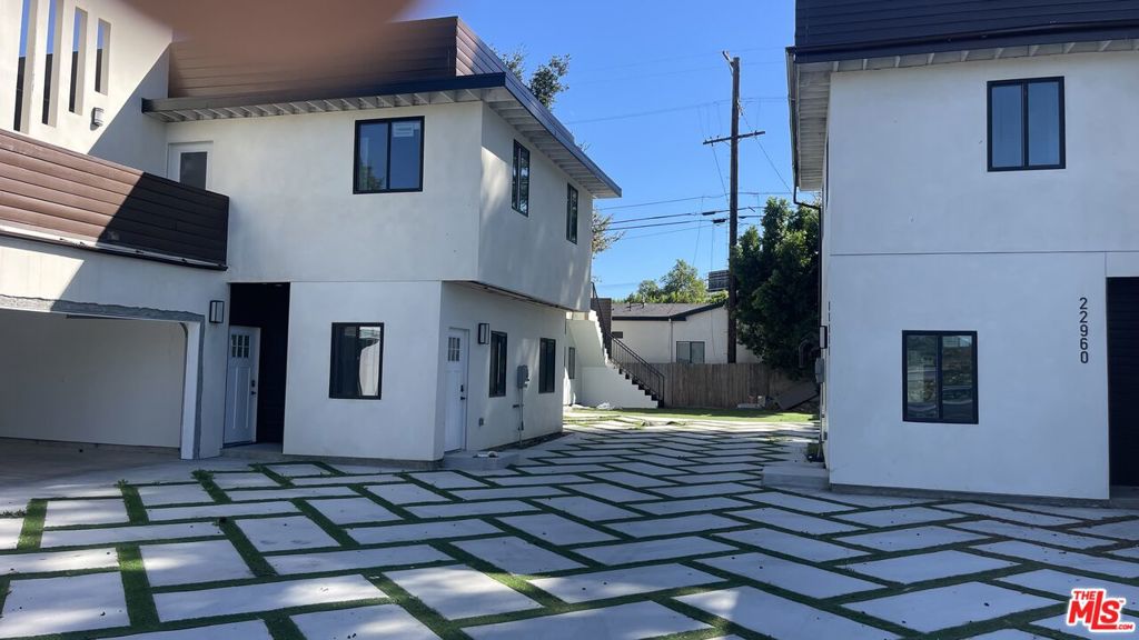 22960 Ostronic Drive, Los Angeles, CA 91367
