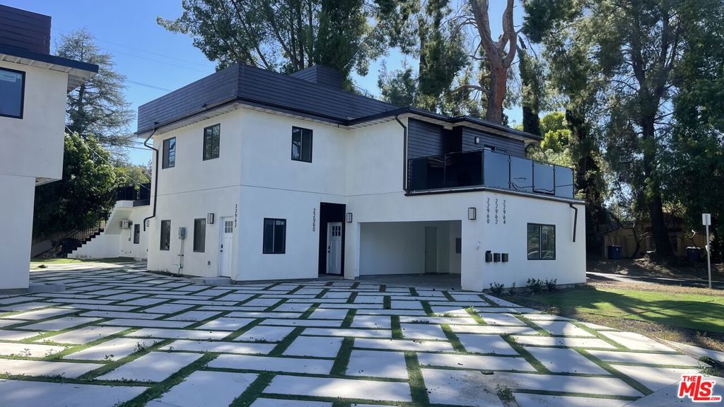 22960 Ostronic Drive, Los Angeles, CA 91367