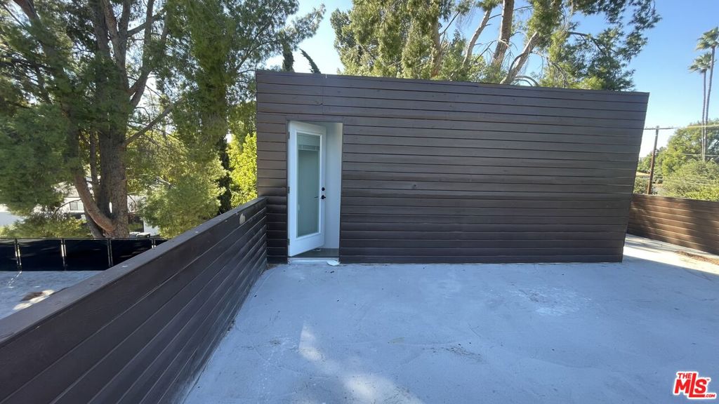 22960 Ostronic Drive, Los Angeles, CA 91367