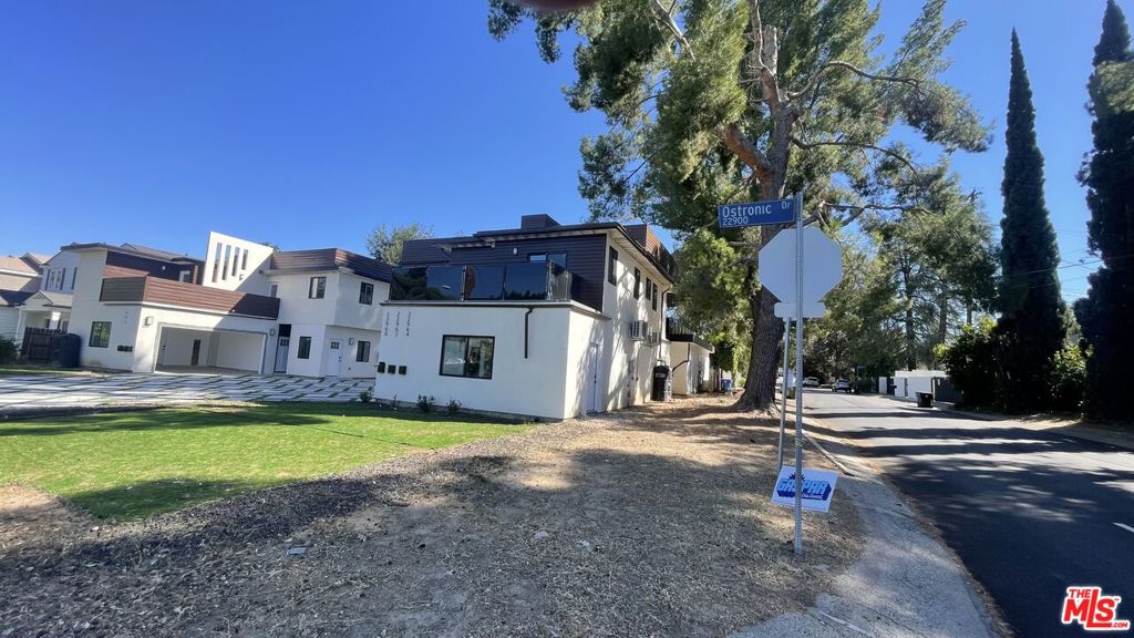 22960 Ostronic Drive, Los Angeles, CA 91367