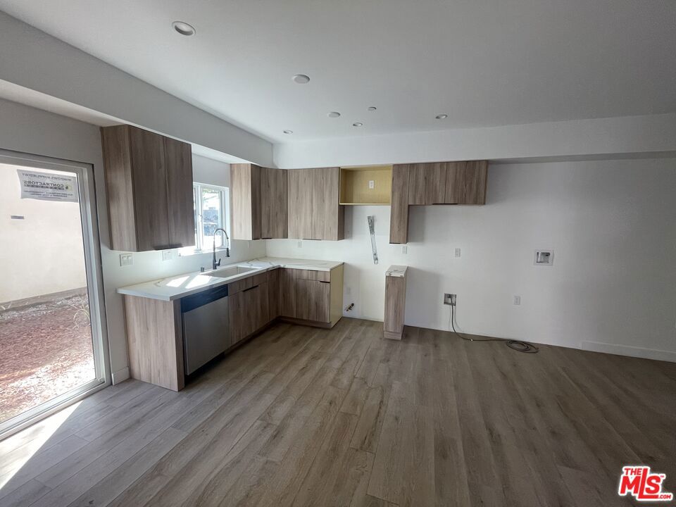 22960 Ostronic Drive, Los Angeles, CA 91367